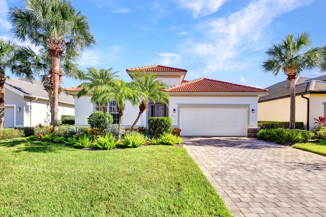9115 Crystal Ct, Naples, FL 34120