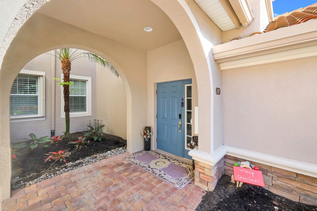 8783 Coastline Ct #202, Naples, FL 34120