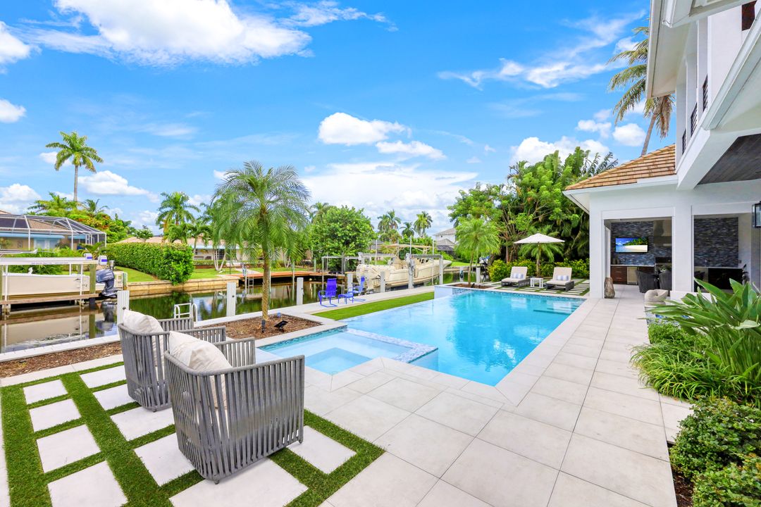 1501 Bluefin Ct, Naples, FL 34102