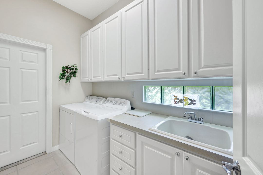 4313 Queen Elizabeth Way, Naples, FL 34119