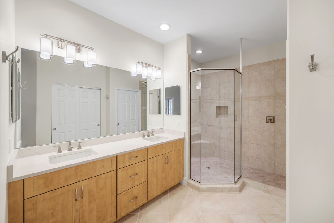 2040 Tarpon Bay Dr N #201, Naples, FL 34119