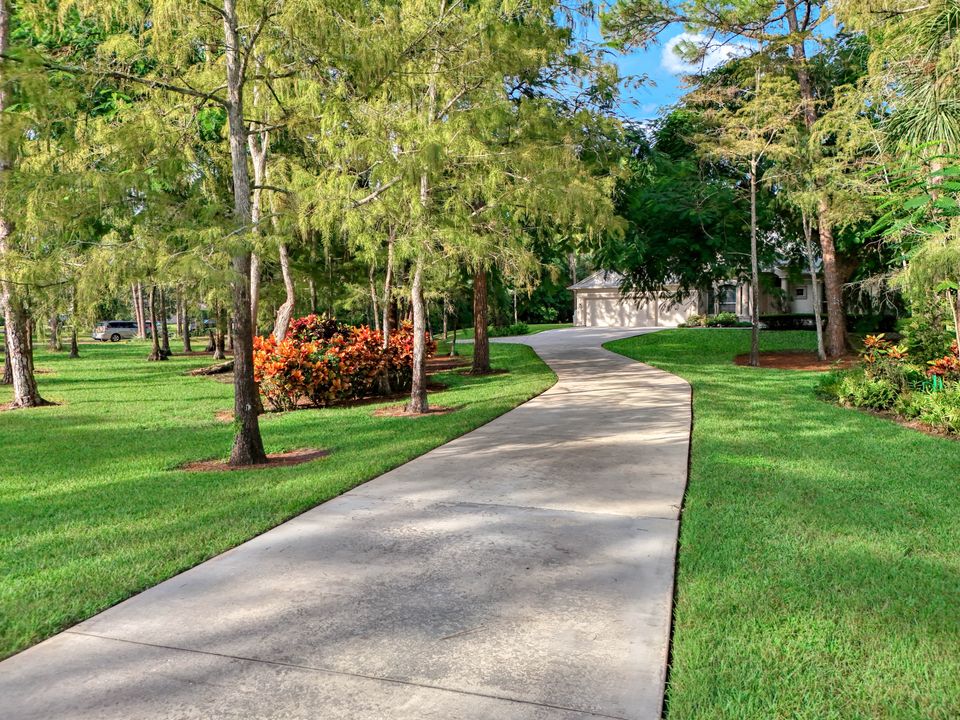 661 27th St NW, Naples, FL 34120