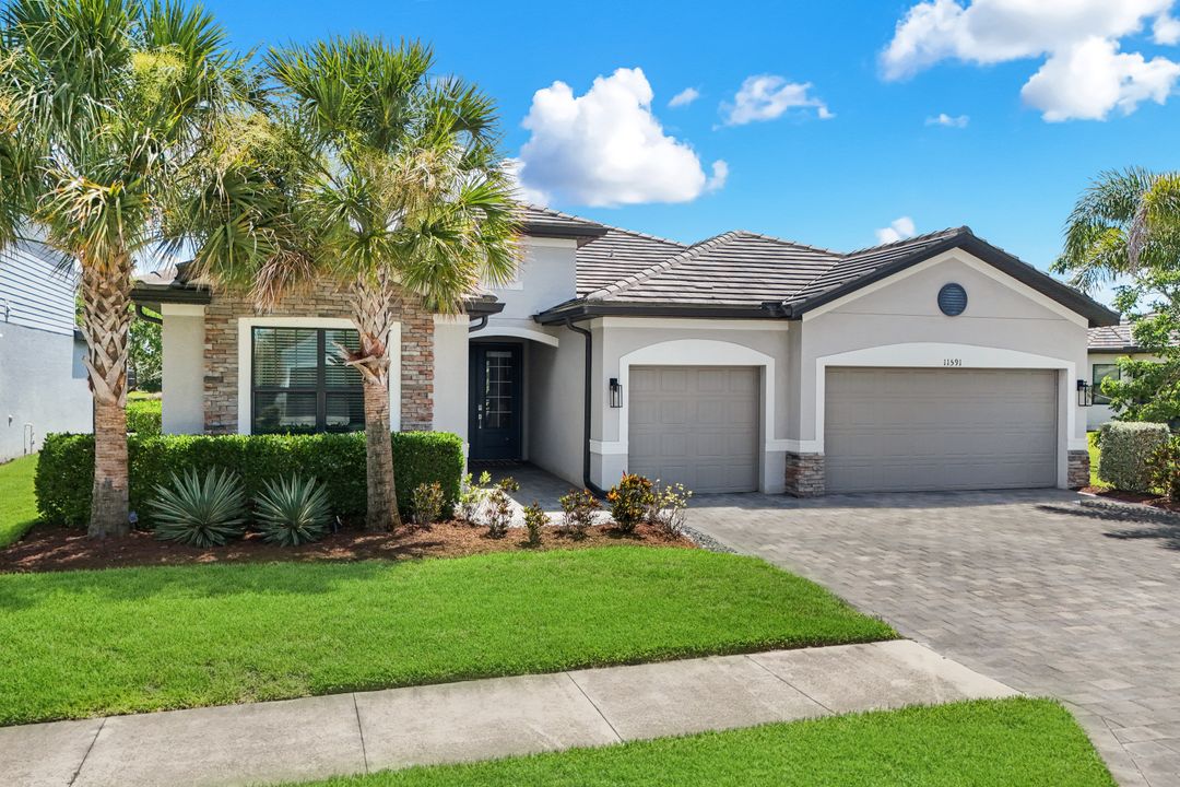 11591 Canopy Loop, Miromar Lakes, FL 33913