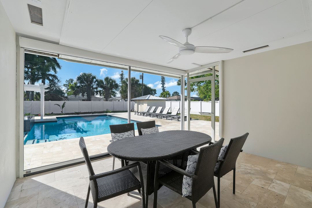 854 101st Ave N, Naples, FL 34108