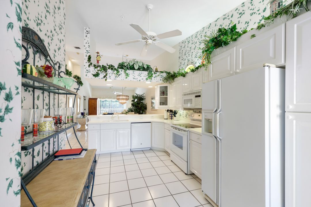 1972 Cascades Dr #4, Naples, FL 34112