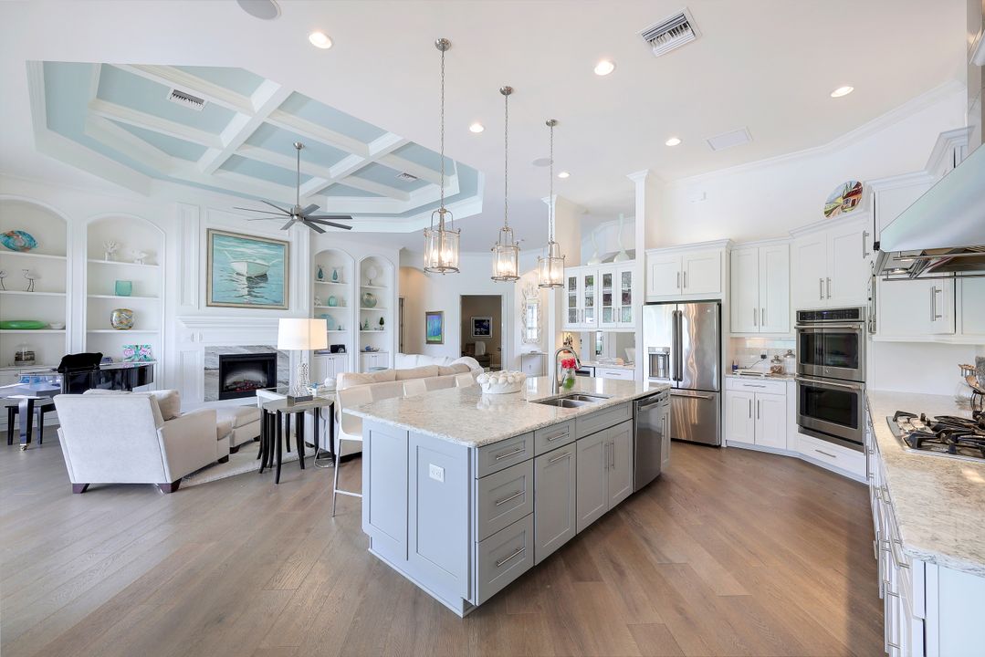 8668 Amour Ct, Naples, FL 34119