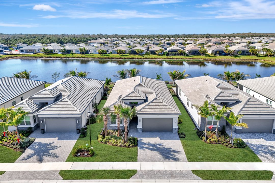 12418 Dahlia Ct, Naples, FL 34120