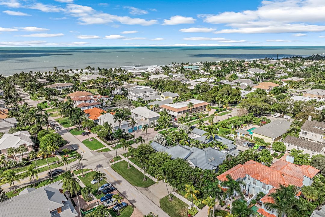 359 2nd St S, Naples, FL 34102