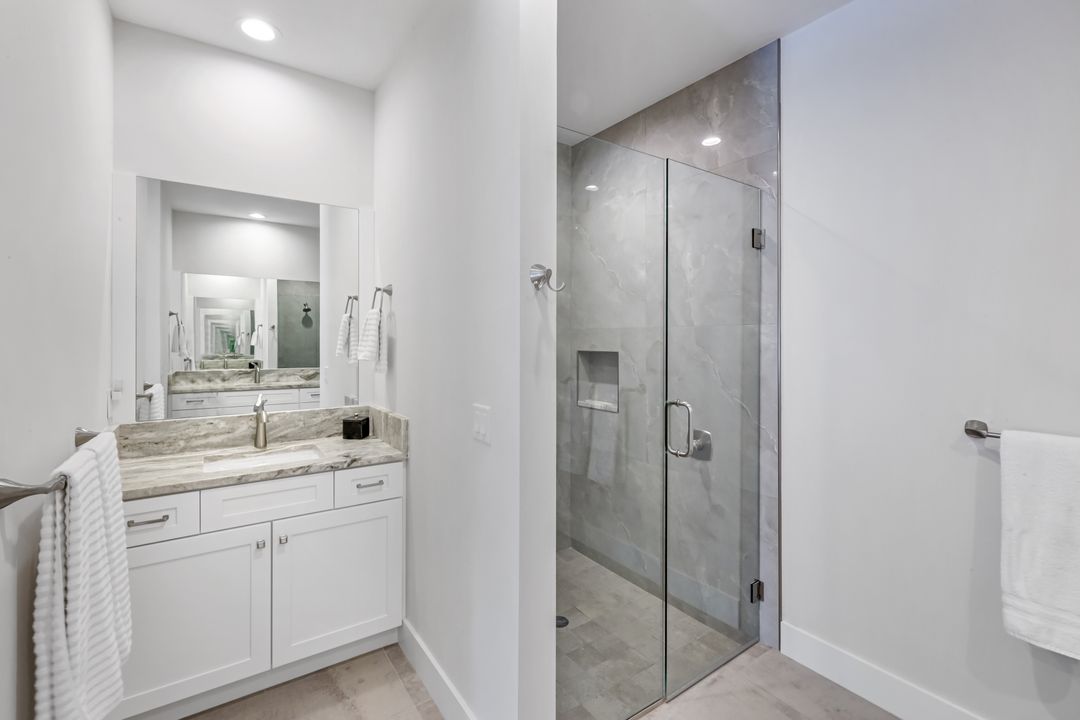 605 107th Ave N, Naples, FL 34108