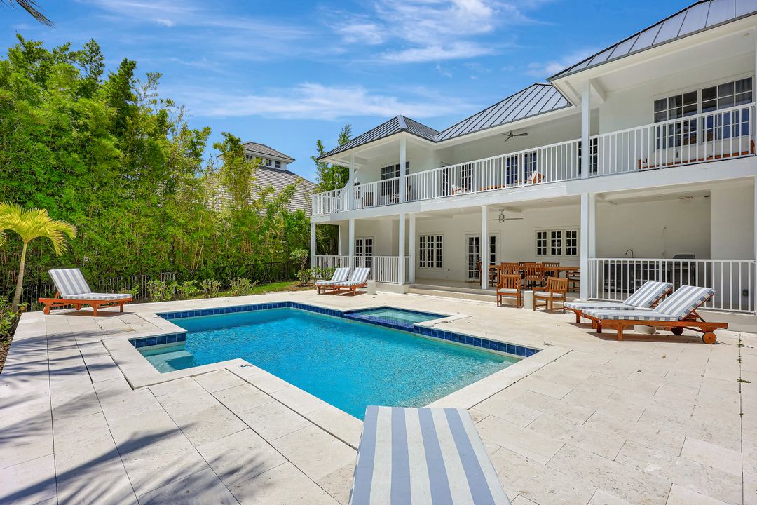 1500 Pelican Ave, Naples, FL 34102