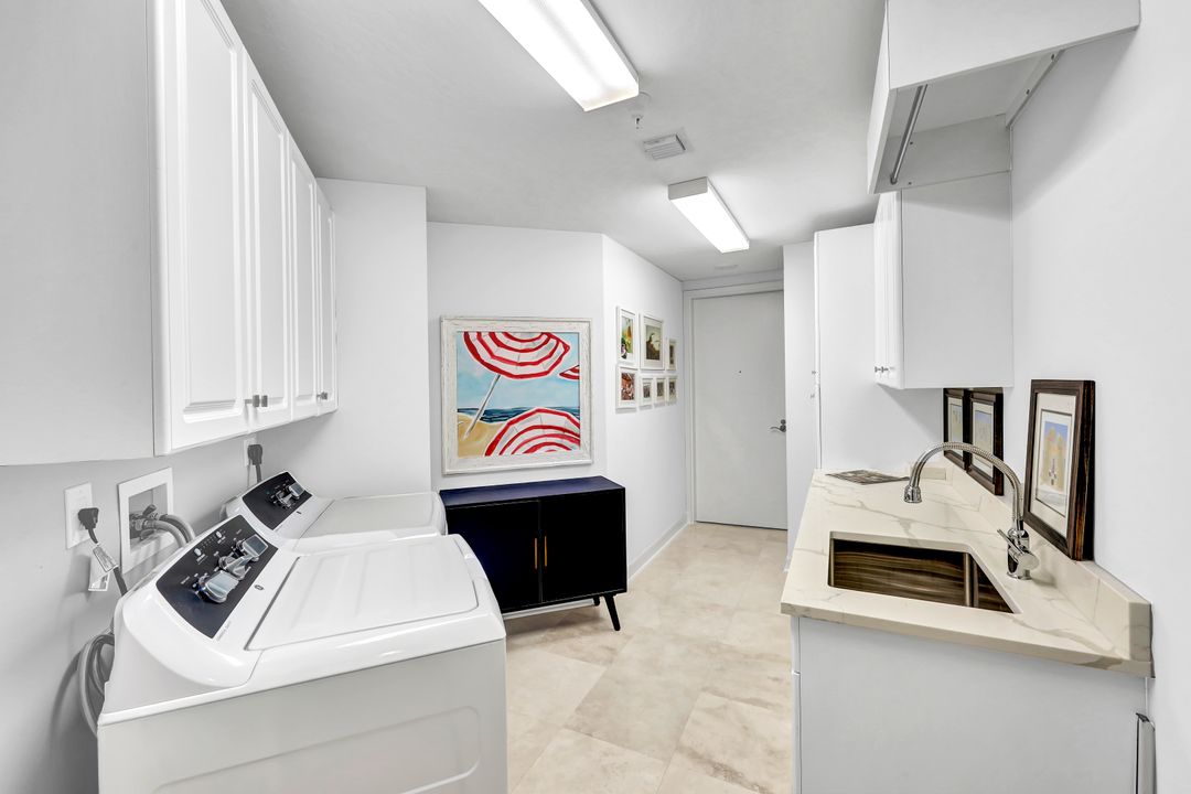 295 Grande Way #1403, Naples, FL 34110