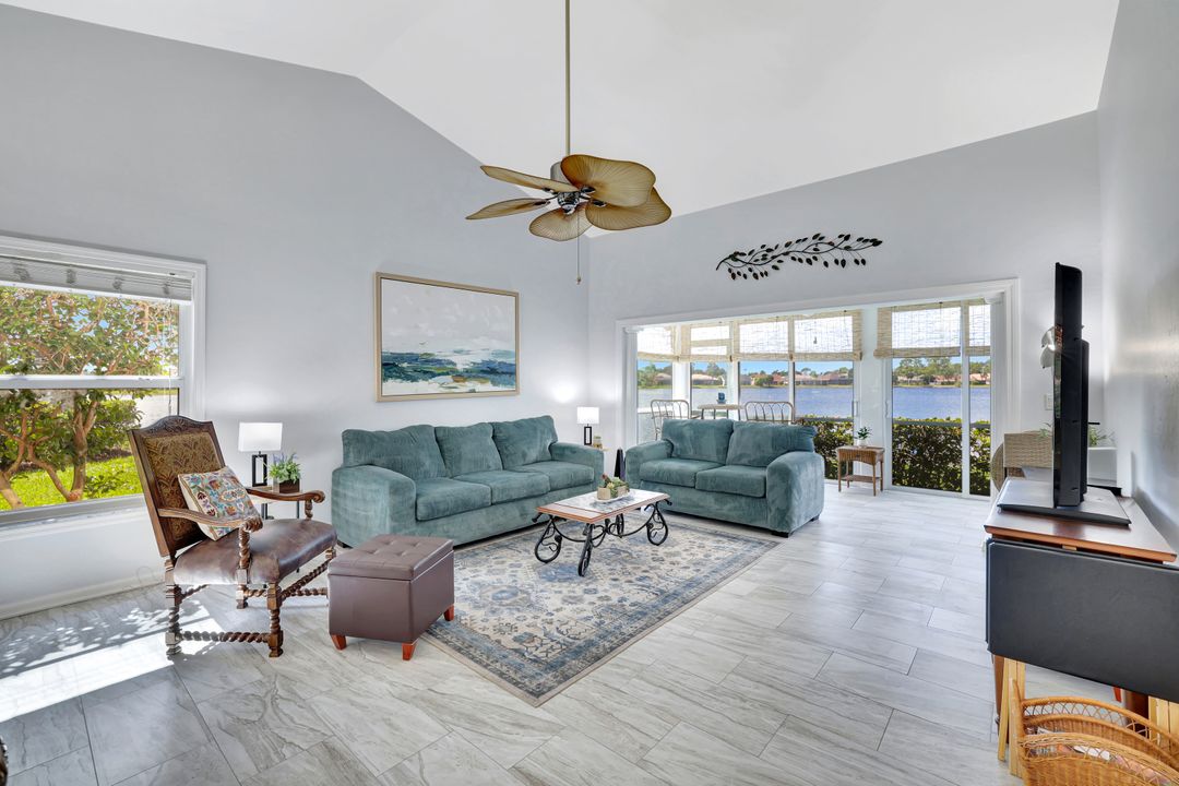 613 Windsor Sq #101, Naples, FL 34104