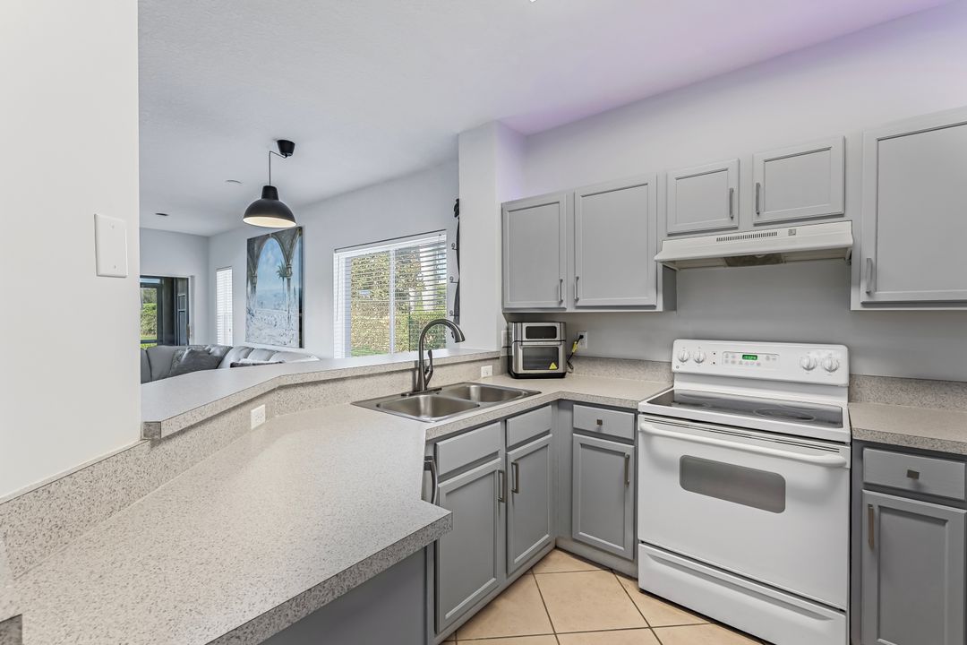 10026 Pacific Pines Ave, Fort Myers, FL 33966