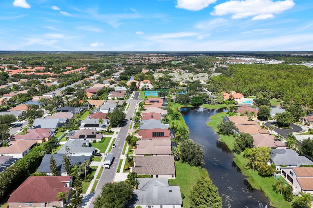 196 Skipping Stone Ln, Naples, FL 34119