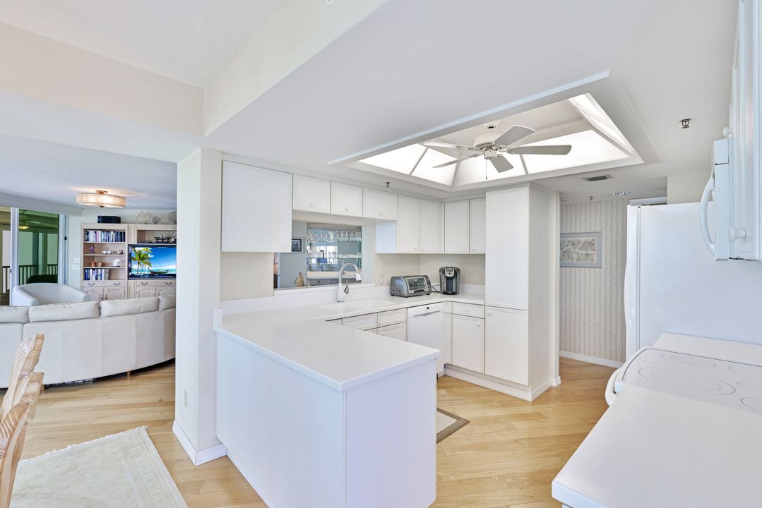 4651 Gulf Shore Blvd N #701, Naples, FL 34103