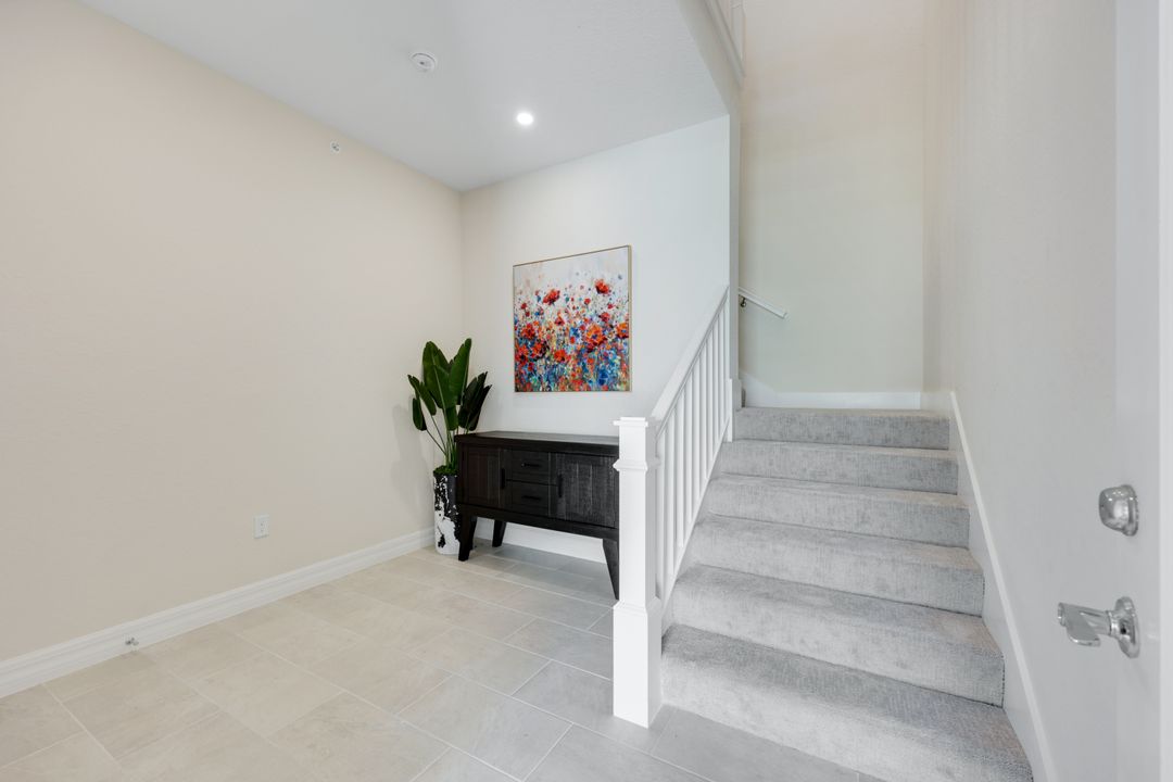 303 Indies Dr E #201, Naples, FL 34114