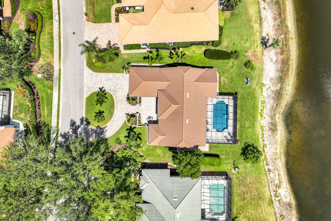 3730 Lakemont Dr, Bonita Springs, FL 34134