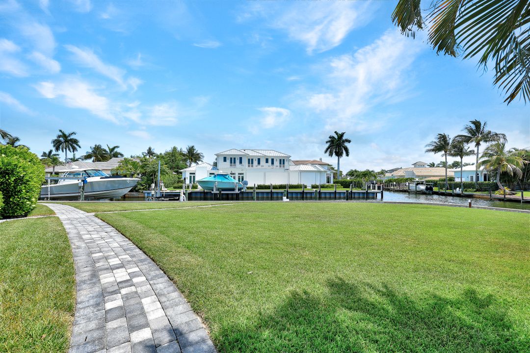 2140 Shad Ct, Naples, FL 34102