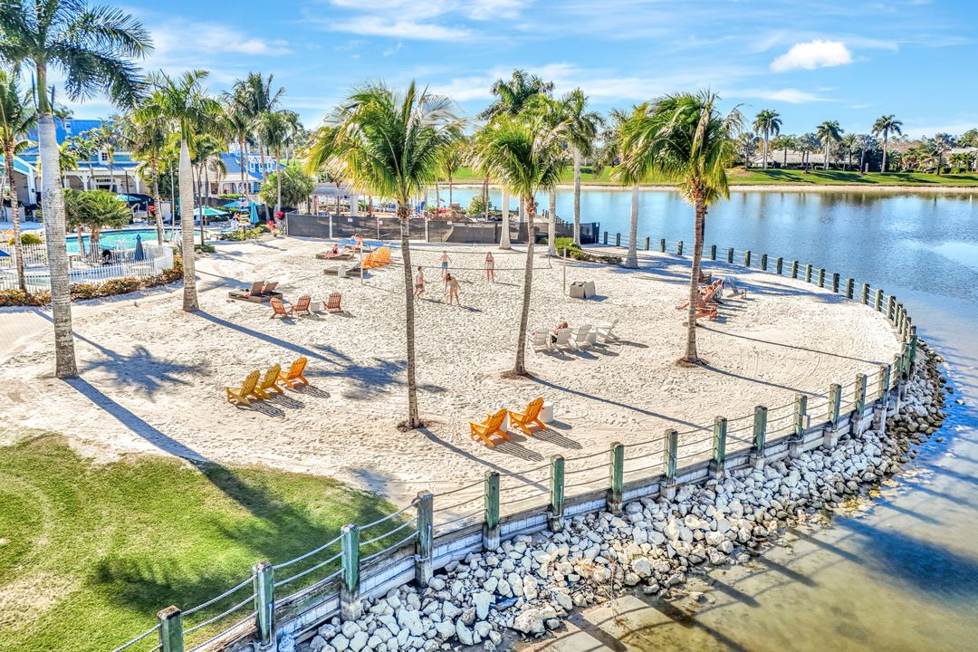 14863 Edgewater Cir, Naples, FL 34114