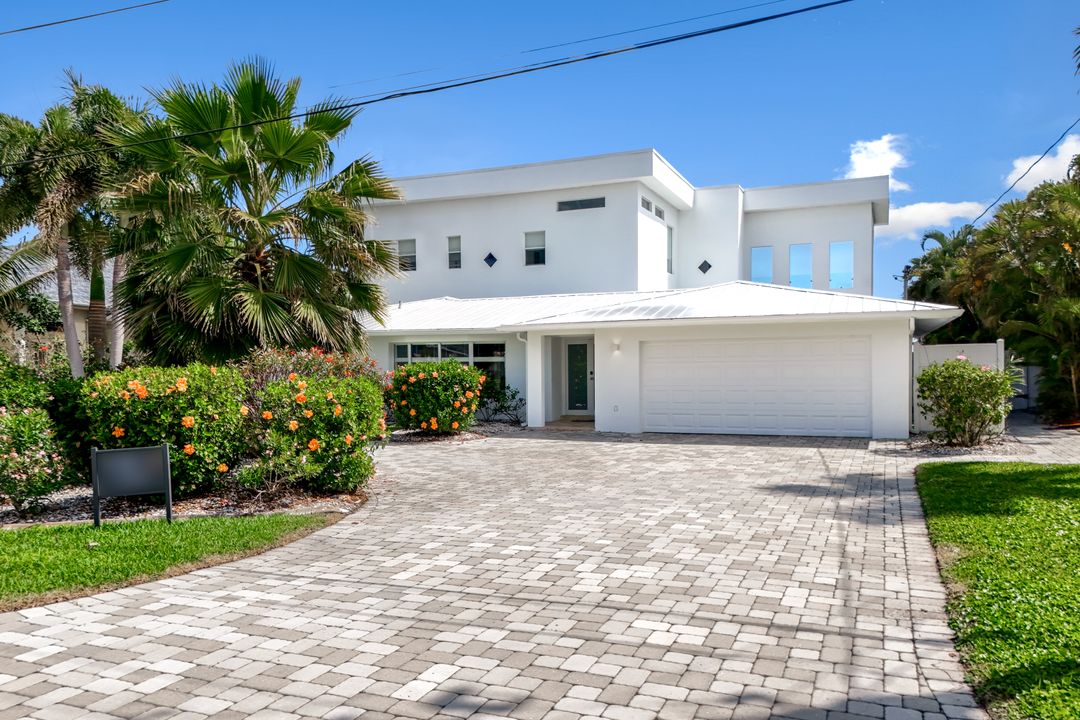 2302 SE 28th St, Cape Coral, FL 33904