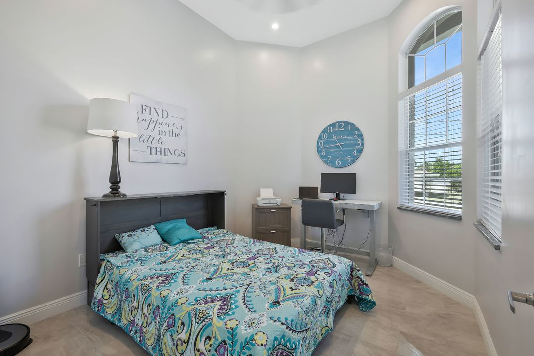 4909 Seville Ct, Cape Coral, FL 33904