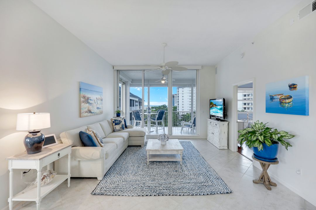 460 Launch Cir #PH06, Naples, FL 34108