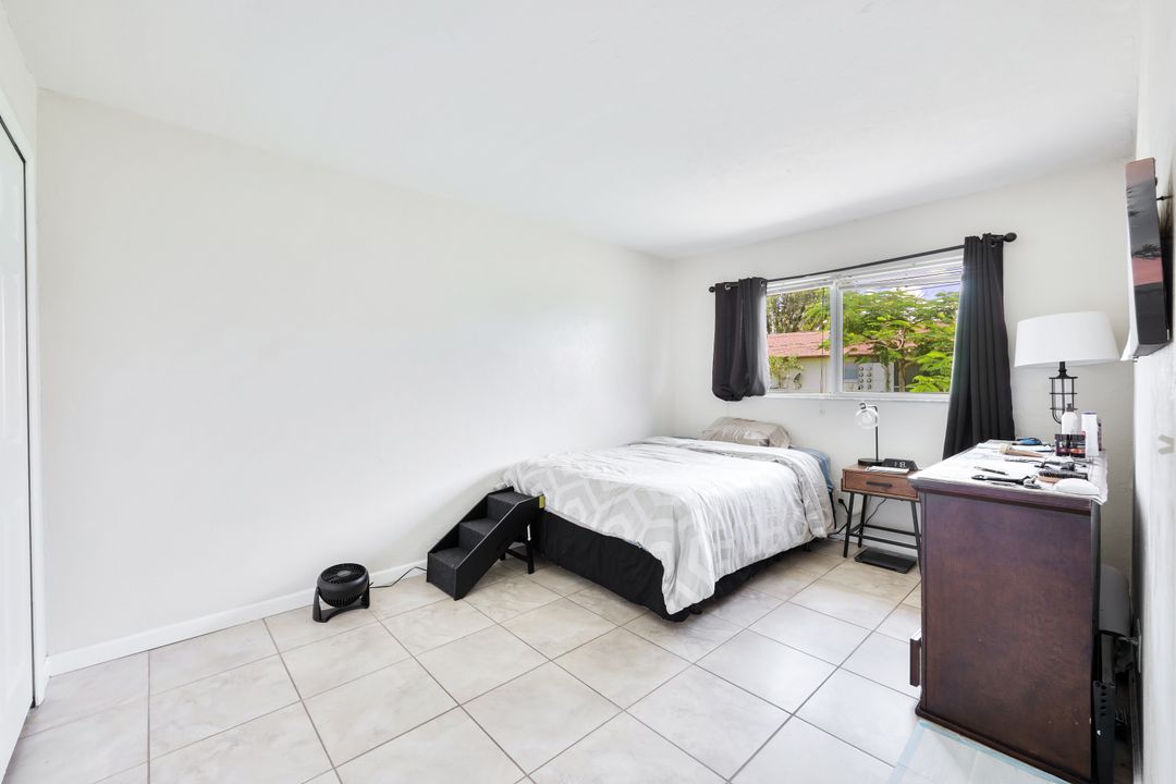 913 SE 13th St  #913/915, Cape Coral, FL 33990