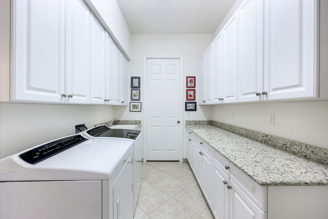 2866 Cinnamon Bay Cir, Naples, FL 34119