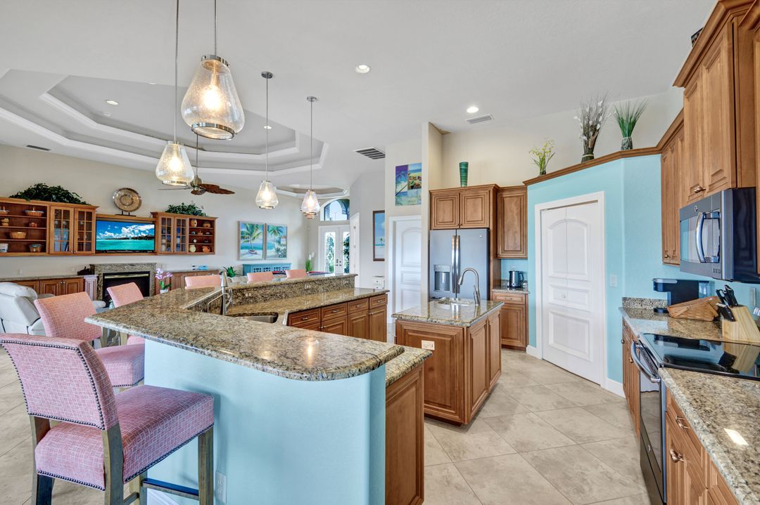 2033 SE 7th St, Cape Coral, FL 33990