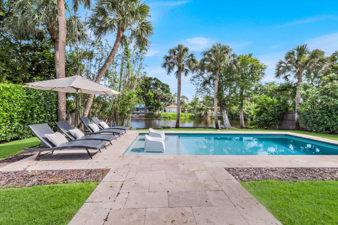841 107th Ave N, Naples, FL 34108