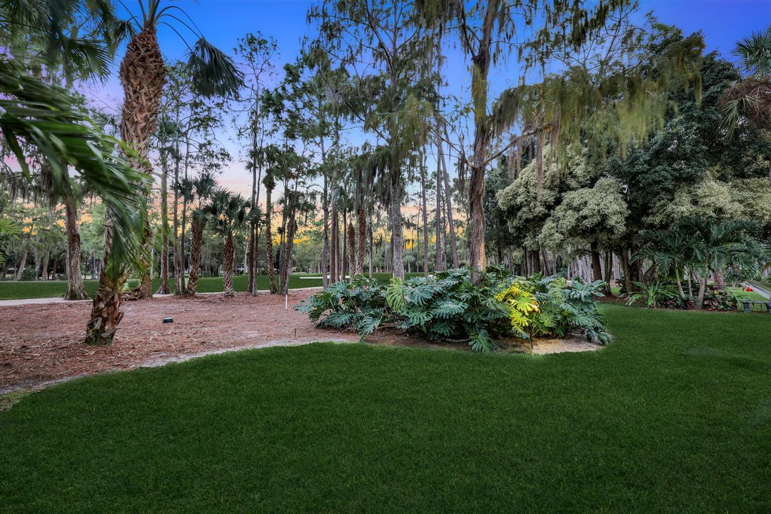 370 Edgemere Way N, Naples, FL 34105