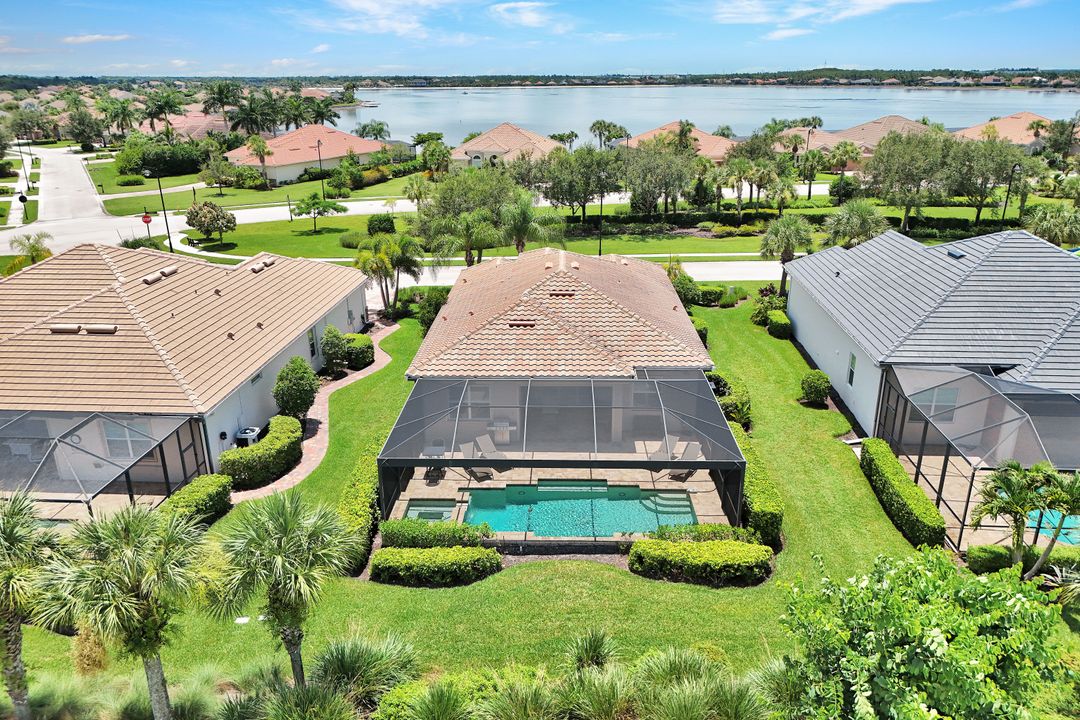 9263 Fieldstone Ln, Naples, FL 34120