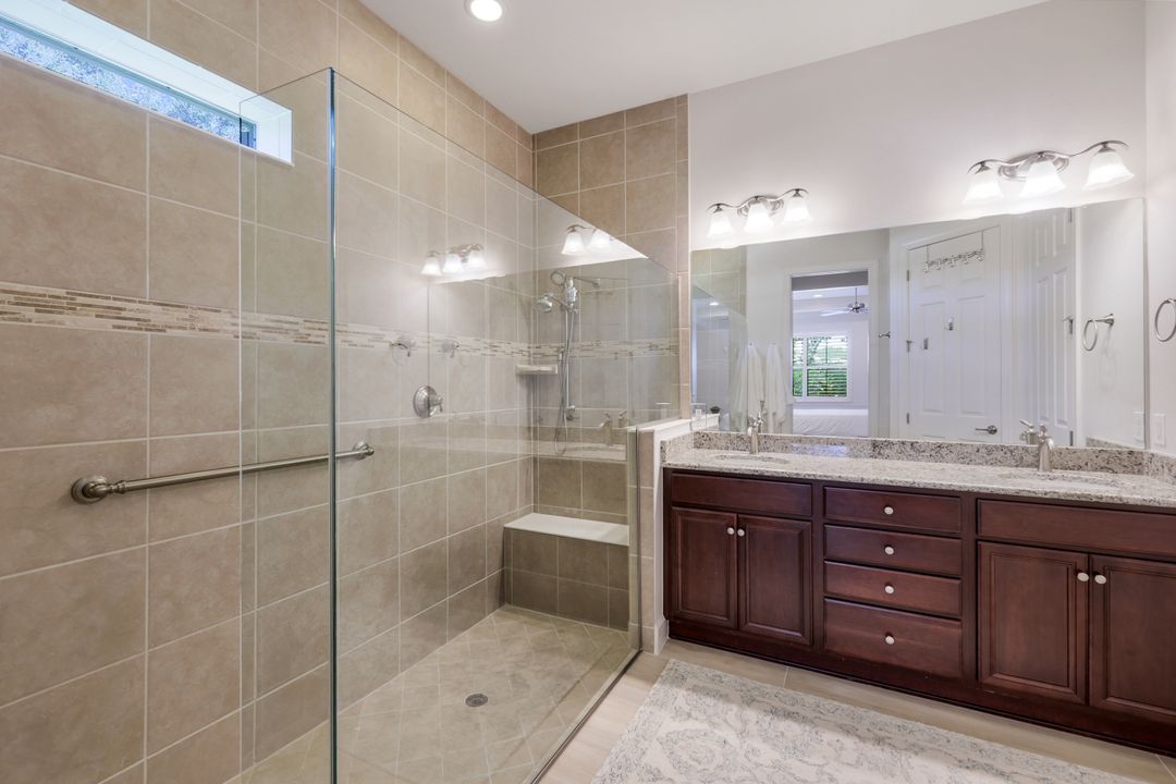 9578 Coquina Cir, Naples, FL 34120
