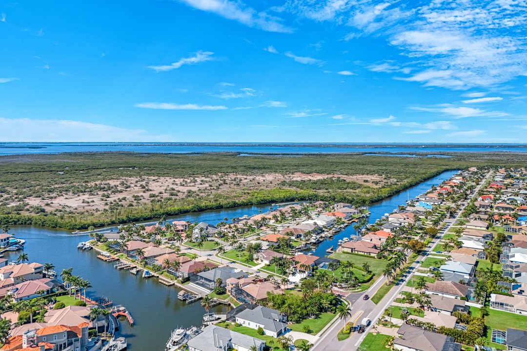 2022 El Dorado Pkwy W, Cape Coral, FL 33914