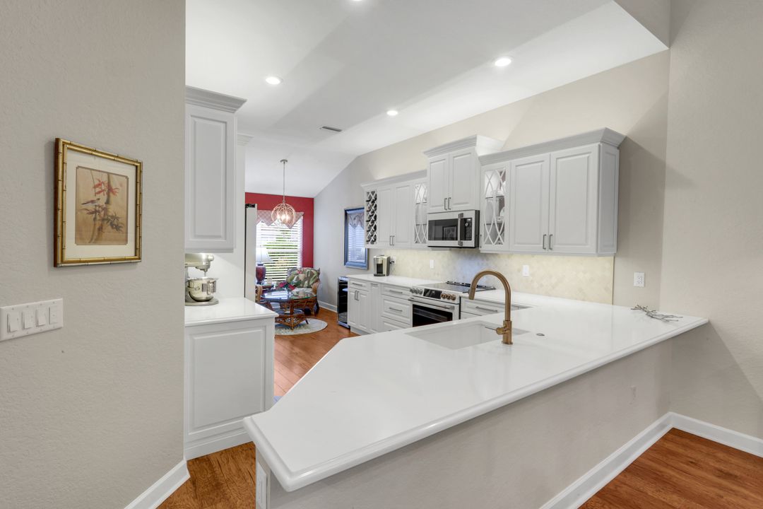 5867 Northridge Dr, Naples, FL 34110