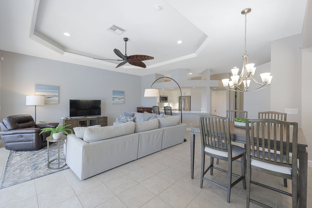 463 Tullamore Ln, Naples, FL 34110