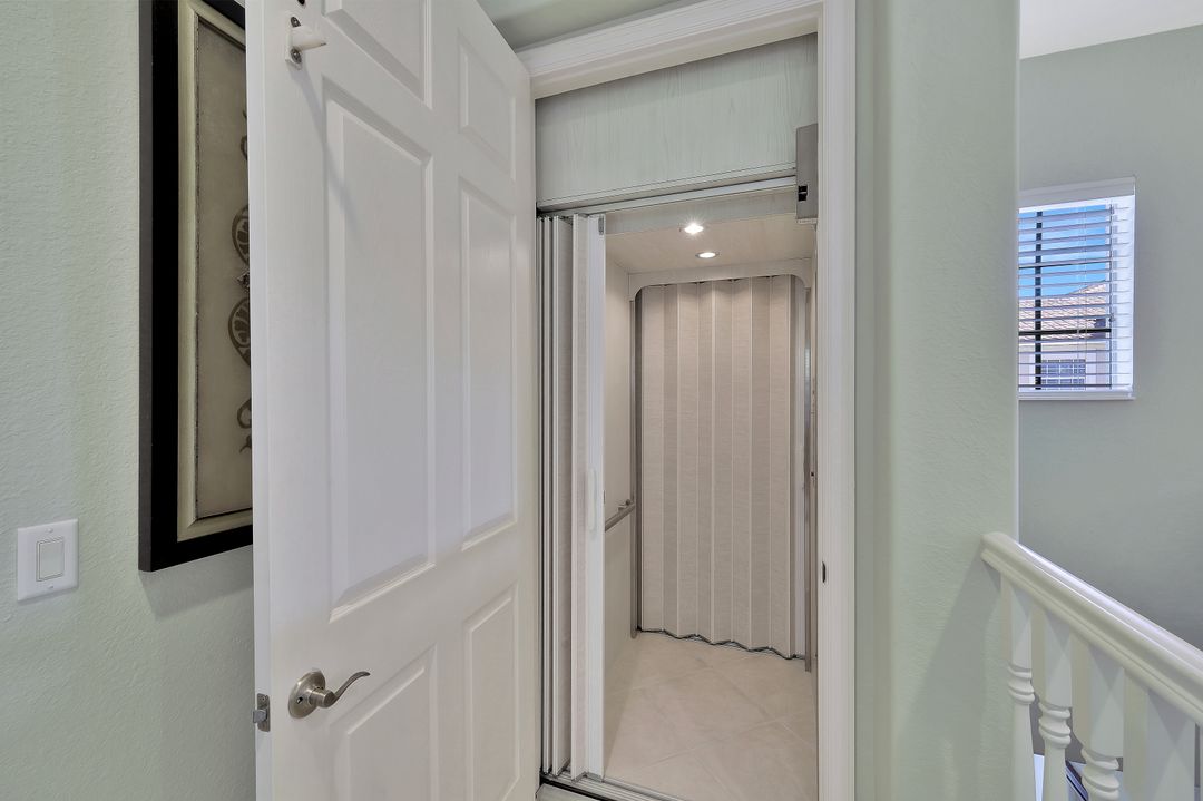8641 Champions Point #1003, Naples, FL 34113