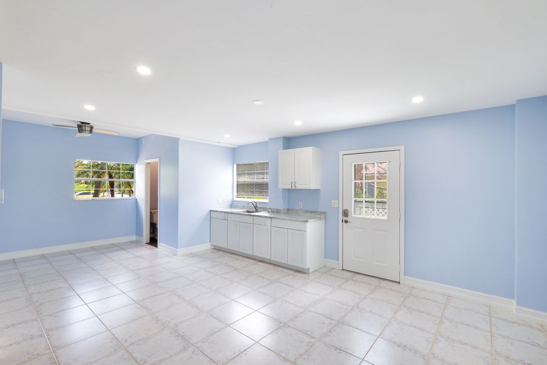 418 Panay Ave, Naples, FL 34113