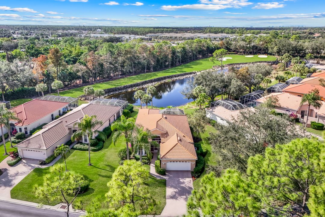 462 Preswick Ln, Naples, FL 34120