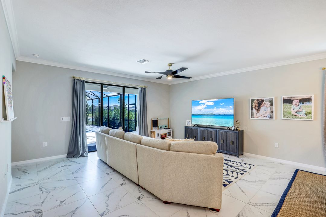 19835 Beechcrest Pl, Estero, FL 33928