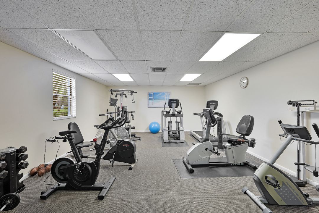 6825 Bogey Dr, Fort Myers, FL 33919