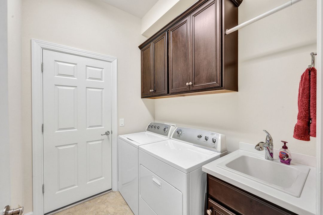 9111 Graphite Cir, Naples, FL 34120