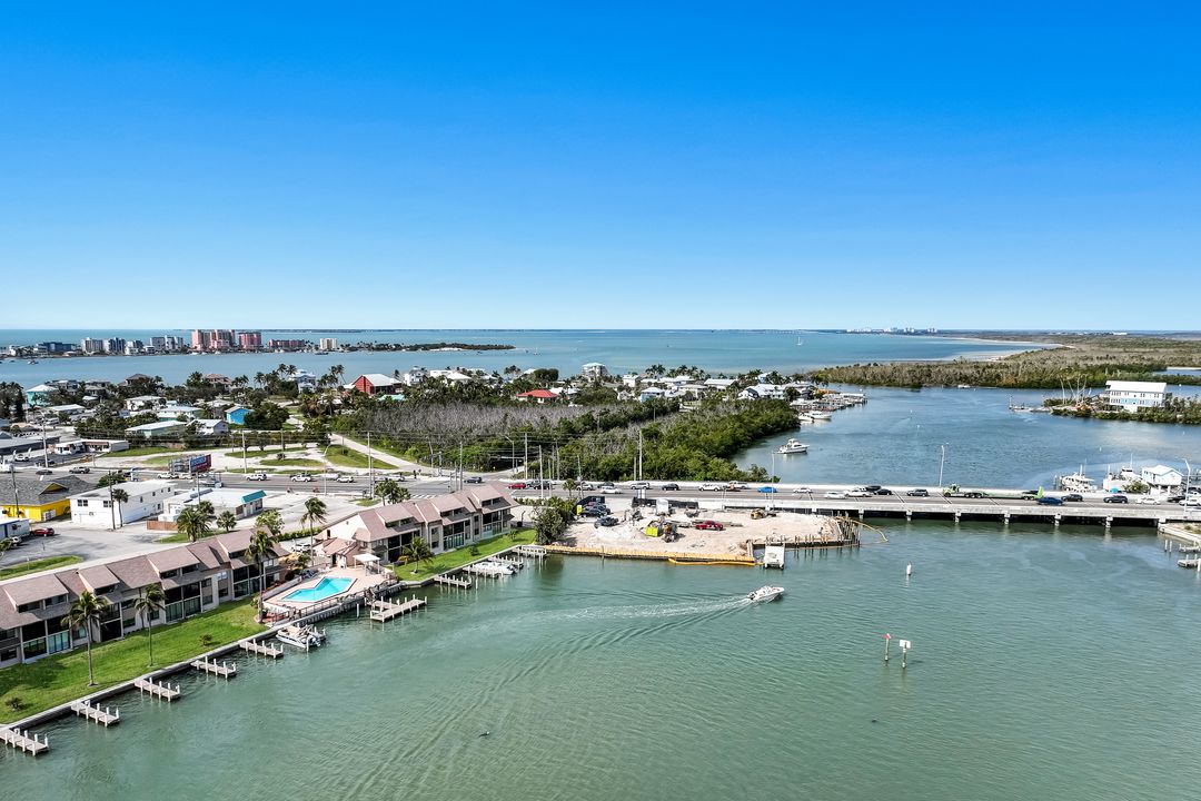 896 Buttonwood Dr  #108, Fort Myers Beach, FL 33931