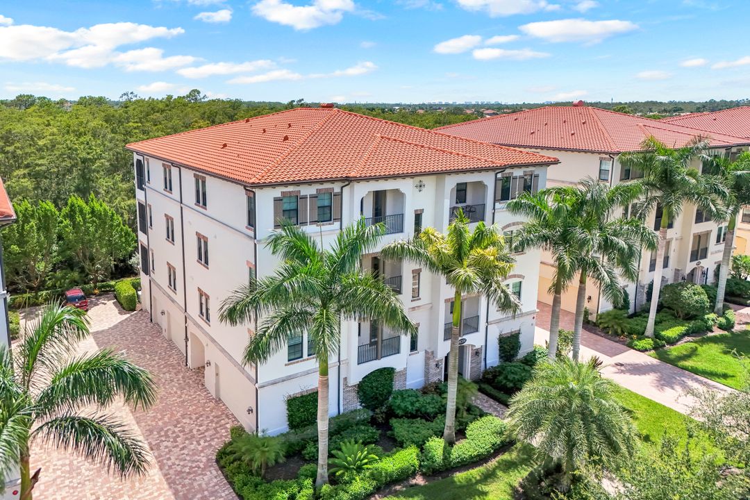 16374 Viansa Wy #302, Naples, FL 34110