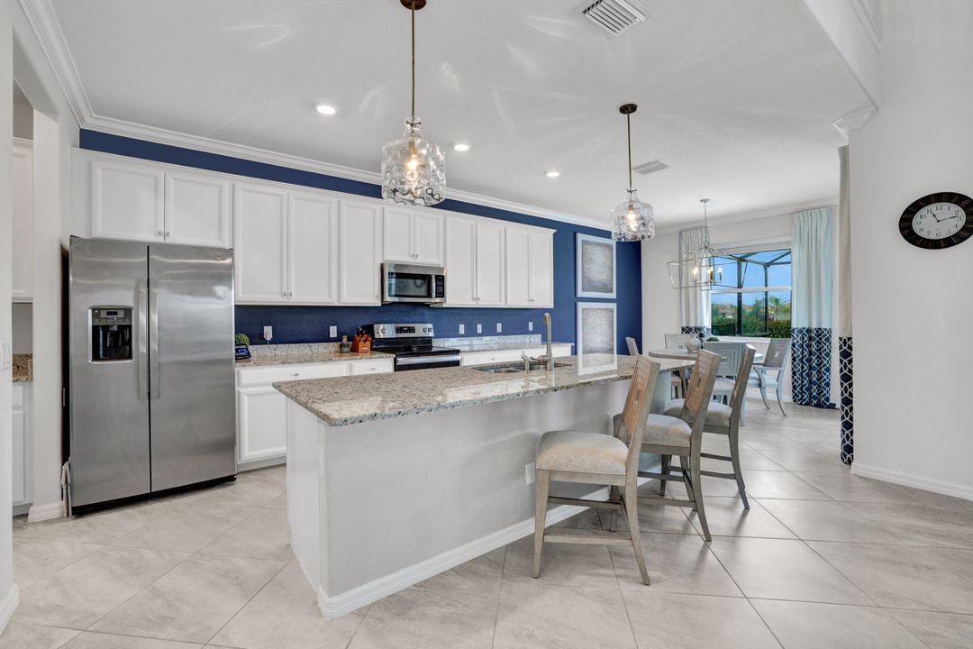 2369 Tangerine Ln, Naples, FL 34120