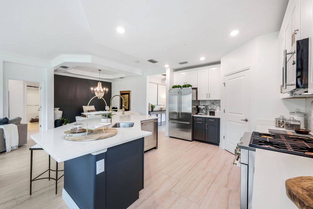 16348 Viansa Wy, Naples, FL 34110