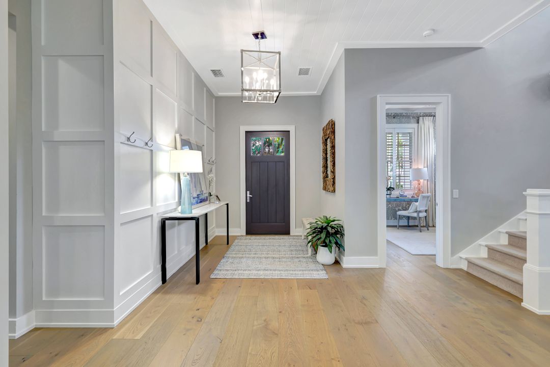 160 Broad Ave S, Naples, FL 34102