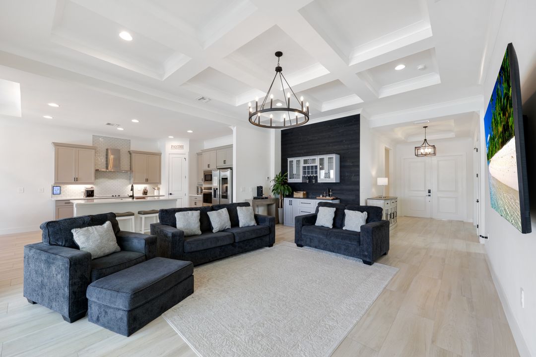 3697 Sapphire Cv Cir, Naples, FL 34114