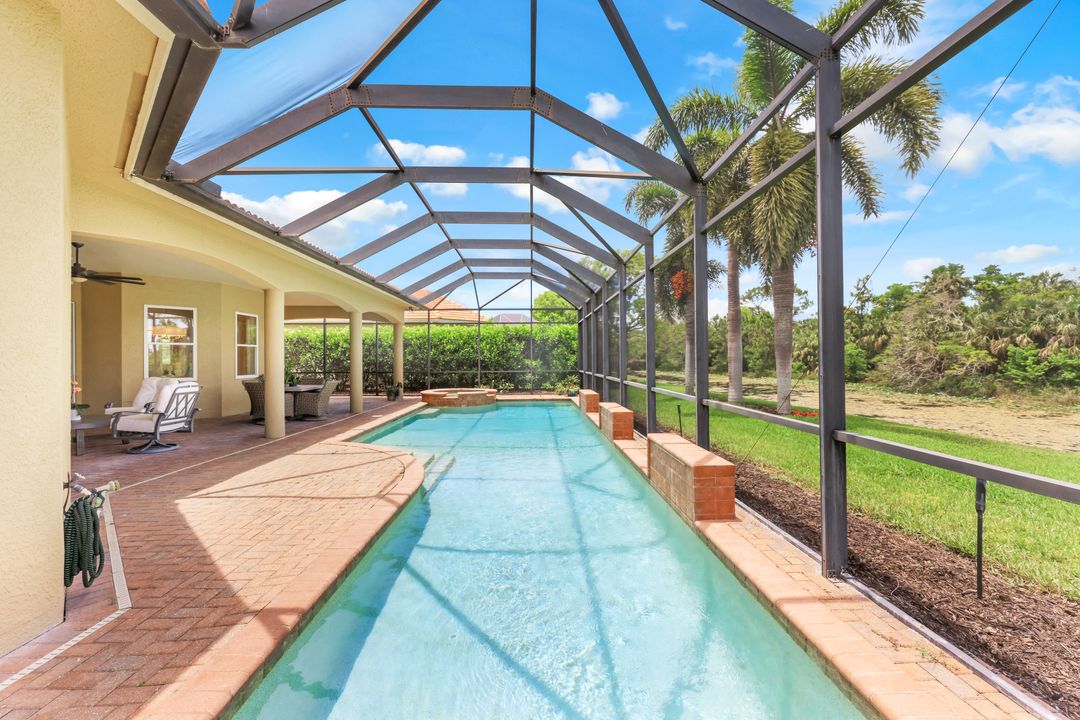 451 Saddlebrook Ln, Naples, FL 34110