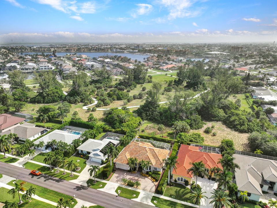 577 Somerset Ct, Marco Island, FL 34145